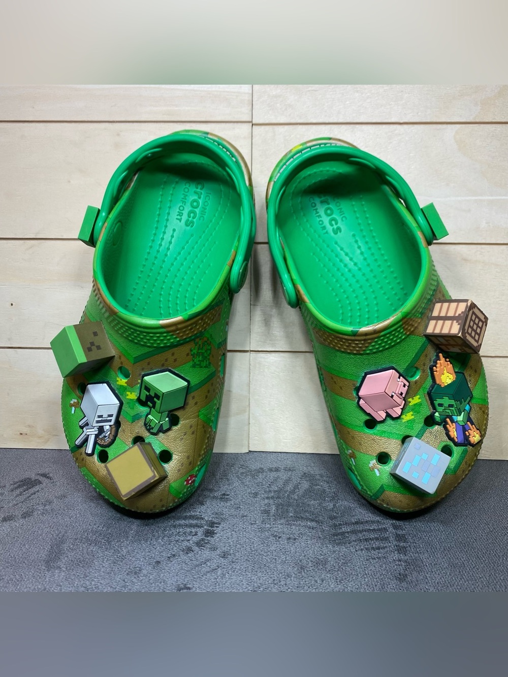 Crocs Classic Clogs Minecraft Green Unisex Kid's Size 13 Shoes Slip-Ons - Picture 9 of 11